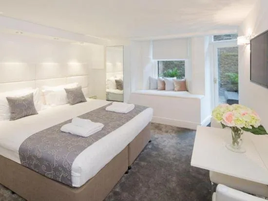 Studio, Suite, Edinburgh Castle Apartments And Suites 2/2