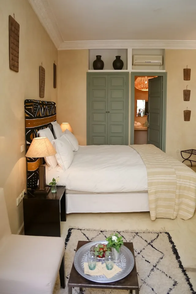 Superior, Twin Beds, Side View, Bathtub، Riad Olema et Spa 3/3
