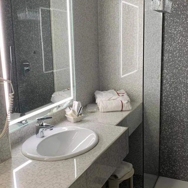 جناح، Hotel Roma 2/4