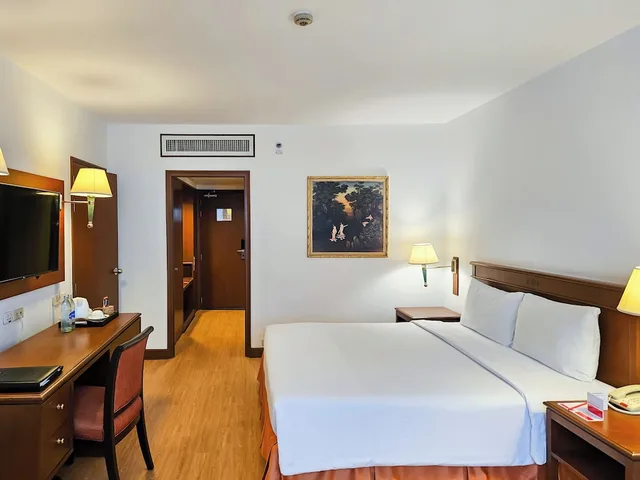 غرفة سوبيريور بسرير كينج بدون إطلالة، Ramada by Wyndham D MA Bangkok 1/8