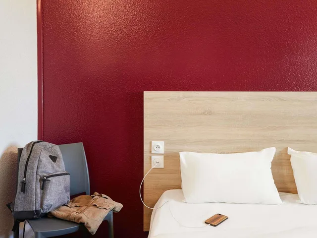 Car, Twin Beds, Shared Bathroom، Hotelf1 Paris Porte De Montreui 4/4