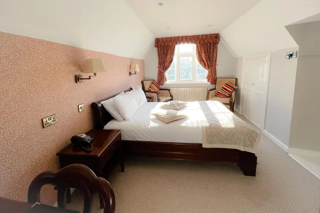 غرفة سوبيريور عائلية بسرير مزدوج وسريرين منفصلين، Castle Bromwich Hall Hotel, BW Signature Collection 4/9