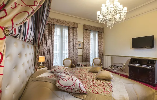 جناح جونيور بسرير كوين، Hotel Claridge 5/10