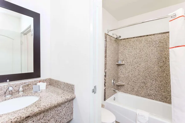 جناح سوبيريور بسرير كينج، Hawthorn Suites By Wyndham Victorville 4/4