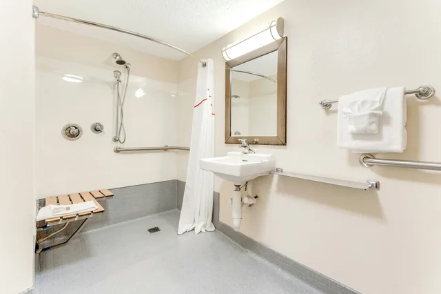 Premium, King Bed, Accessible, Red Roof PLUS Mt Pleasant - Patriots Point 3/4
