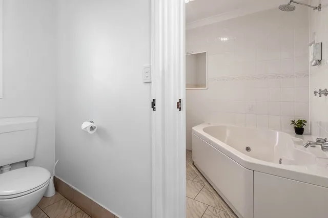 Spa, Standard, King Bed, Jetted Tub، Leichhardt Motor Inn 3/4