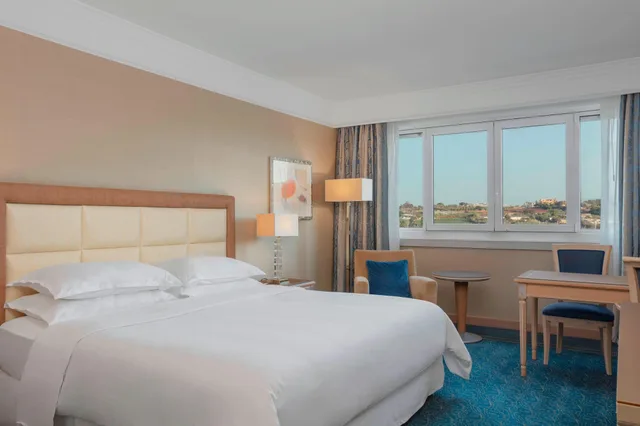 غرفة سوبيريور بسرير كينج، Sheraton Club Des Pins Resort 2/4
