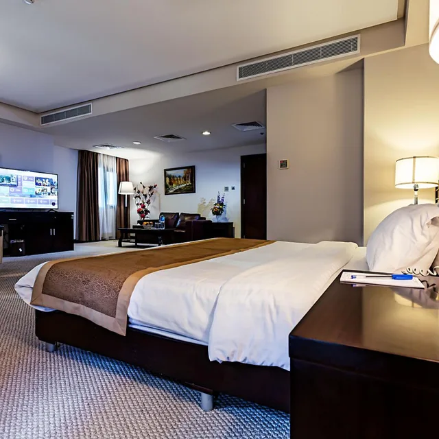 جناح جونيور، Monroe Hotel Bahrain 2/3