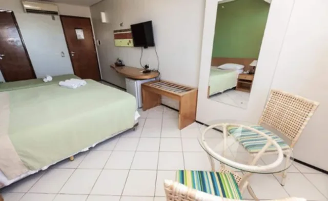 غرفة عائلية بسرير مزدوج وسريرين منفصلين، BOREAS APART HOTEL 1/8