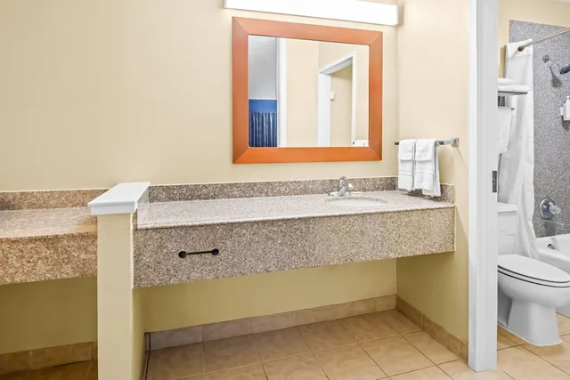 جناح استوديو بسريرين مزدوجين، Days Inn by Wyndham Lafayette Near Lafayette Airport 8/8