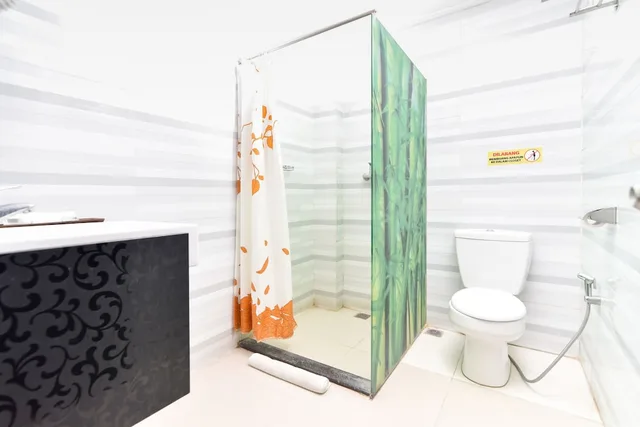 غرفة بسريرين منفصلين، Reddoorz Plus Near Mall Bali Galeria 2 4/4