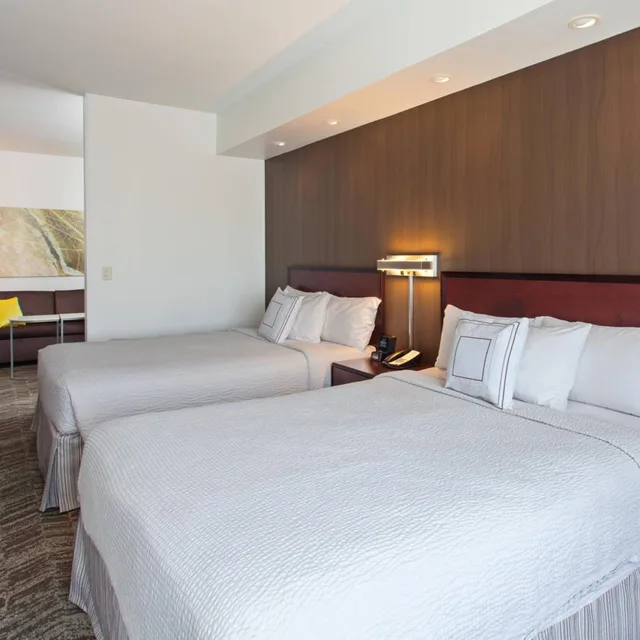 جناح بسريرين كوين مع سرير سحّاب إضافي مع أريكة بحوض استحمام لذوي الإعاقة، SpringHill Suites by Marriott El Paso 1/4