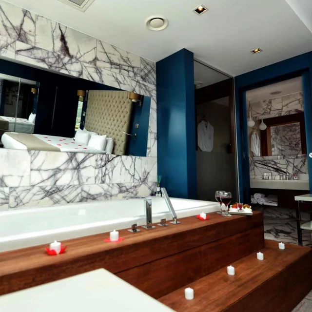 Suite, King Bed, Sea View, Ramada Encore by Wyndham Izmir 5/5