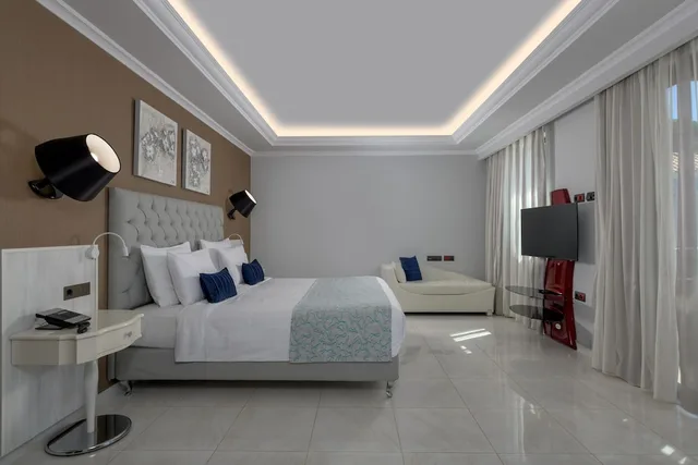 فيلا بريميوم بسرير كينج وسرير كوين بمسبح خاص، La Marquise Luxury Resort Complex 2/3