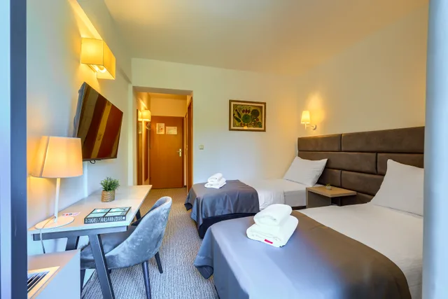 غرفة بسرير مزدوج أو سريرين منفصلين بشرفة، Hotel Alkar 5/7