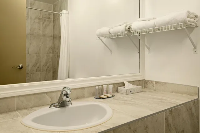 جناح، Days Inn By Wyndham Montreal East 4/4