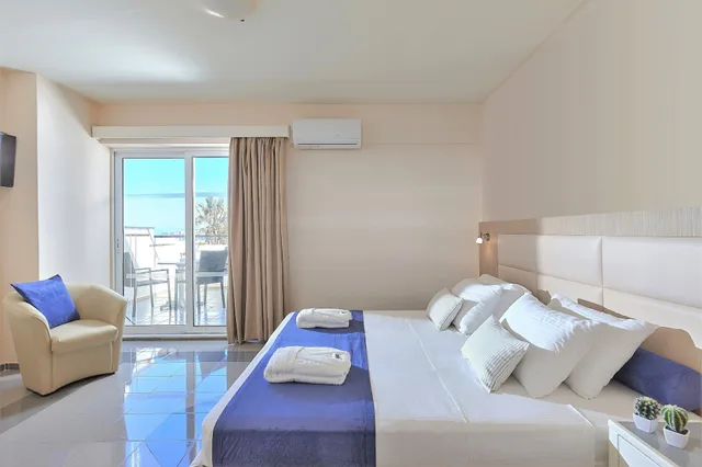 غرفة عائلية بسرير مزدوج مع أريكة، ST. CONSTANTIN SEA HOTEL AND SPA RESORT 3/10