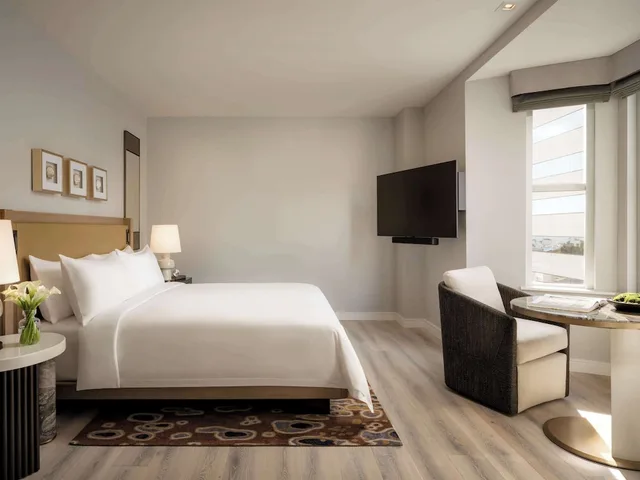 Fairmont, King Bed, Bay View, Accessible، Fairmont Breakers Long Beach 3/10