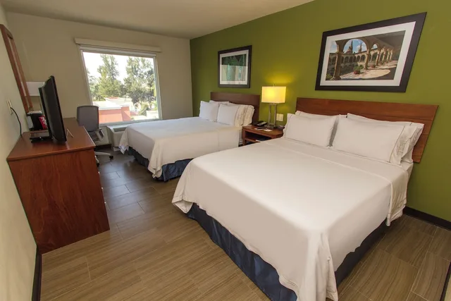 Standard, 2 Queen Beds, Central Building، Holiday Inn Express Guadalajara Aeropuerto an IHG Hotel 1/9
