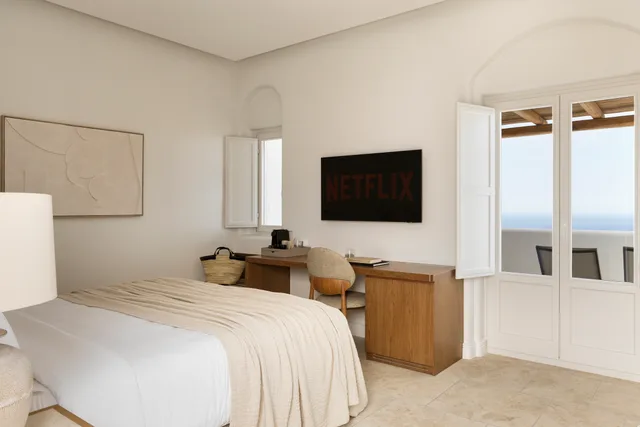 Honeymoon, Suite, Sea View, Hot Tub, NERO Light-Filled Suites 1/4