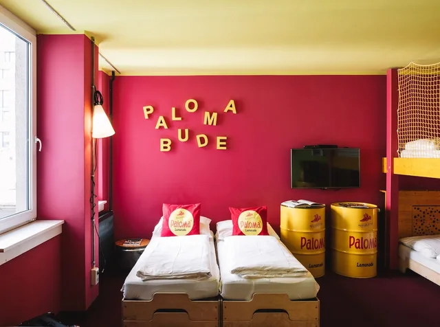 Bure, 1 Double and 4 Single Beds, Superbude St Georg 5/9