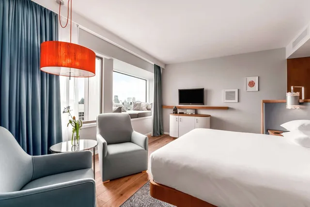 Junior Suite, King Bed, Lounge Access, Hilton Rotterdam Hotel 1/4