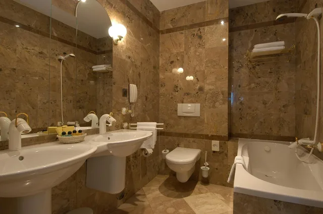 جناح عائلي بسرير كينج بشرفة، Hotel Dvorak 8/10