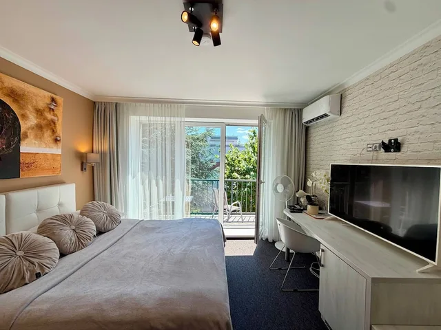 غرفة سوبيريور ثلاثية بسرير كوين وسرير فردي بشرفة، Hotel Shato 2/4