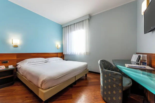Smart, Double Bed, Hotel Mirage Sure Hotel Collection By Best Western 1/1