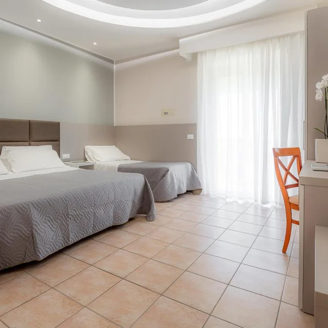غرفة كلاسيكية ثلاثية، Hotel Adria 1/10