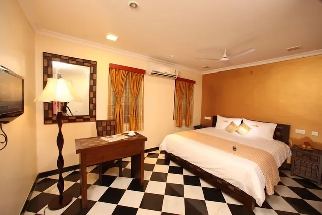 Luxury, King Bed, MEENAKSHI'S SUNSHINE HOTEL 2/4