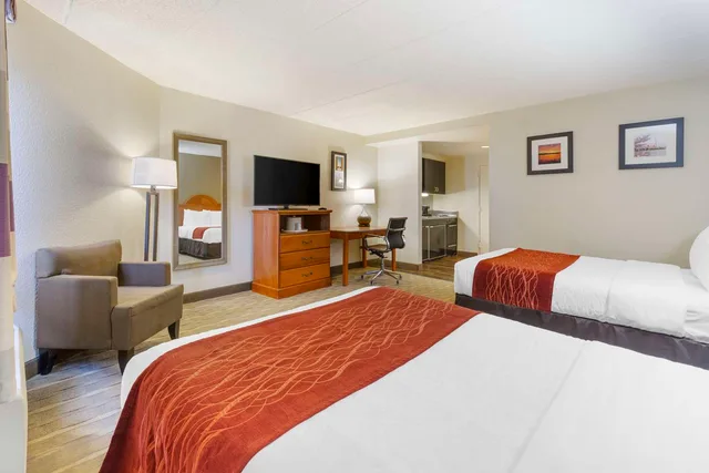 Efficiency, 2 Double Beds، Comfort Inn University Center Fairfax VA 1/5