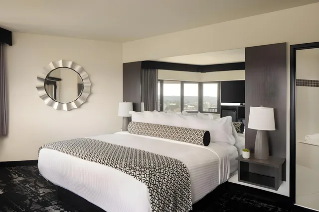 غرفة ديلوكس بسرير مزدوج بشرفة، Centennial Hotel Spokane 2/2
