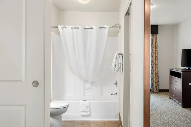استوديو بسرير كوين مع أريكة بمطبخ صغير، Ledgestone Hotel Billings 8/9