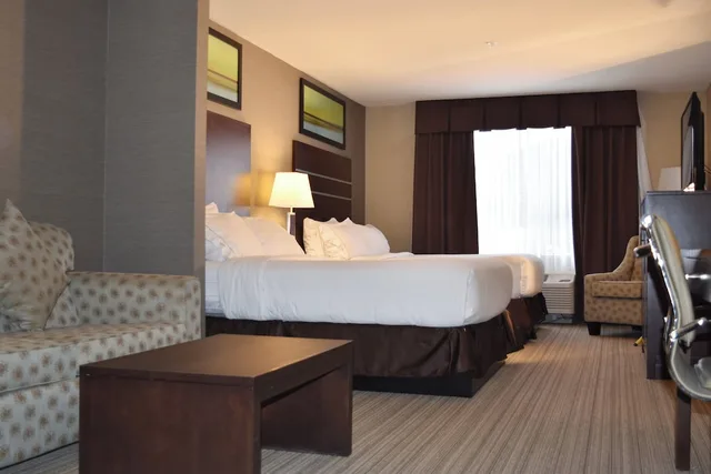 جناح بسريرين كوين مع أريكة، HOLIDAY INN EXPRESS GOLDEN KICKING HORSE 2/2