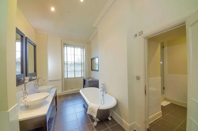 غرفة ديلوكس بسرير كينج، Stoke Place Hotel 9/9
