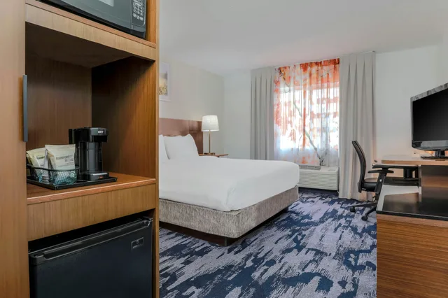 غرفة بسرير كينج، Fairfield Inn & Suites Houston Westchase 2/4