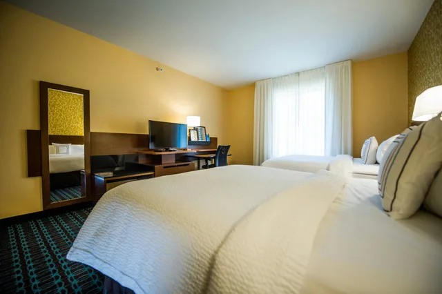غرفة، Fairfield Inn Suites Cambridge 2/5