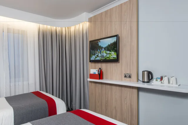 غرفة قياسية بسرير فردي، Holiday Inn Express Milton Keynes 2/3