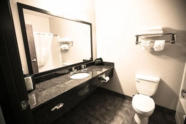 غرفة فاخرة بسريرين كوين، Roosevelt Inn and Suites 1/1