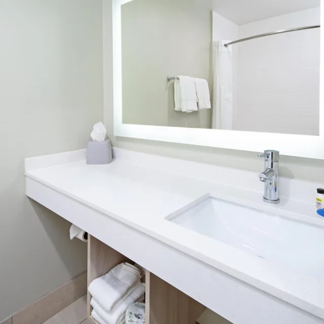 جناح بسريرين كوين مع أريكة، Holiday Inn Express Watsonville 4/4