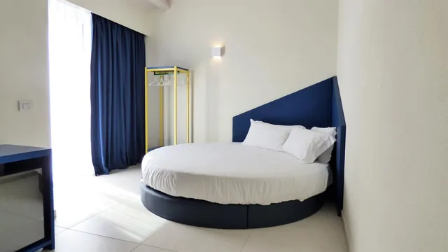 Room, Double Bed, Side Sea View, Balcony، HOTELTREVI 7/10