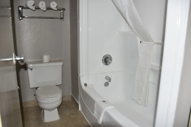 غرفة ديلوكس بسرير مزدوج بمطبخ صغير، Studio6 Grand Prairie, TX 3/3