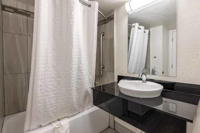 Deluxe, King Bed, Motel6 North Little Rock, AR - McCain 8/10