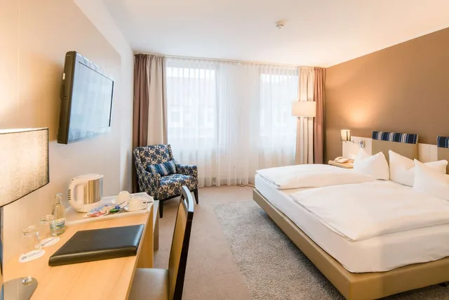 Comfort, Double Bed, Bathtub, Best Western Hotel Erfurt-Apfelstaedt 1/2