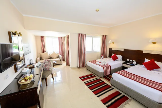 غرفة قياسية بسرير مزدوج مع أريكة، Golden Beach Resort 1/1