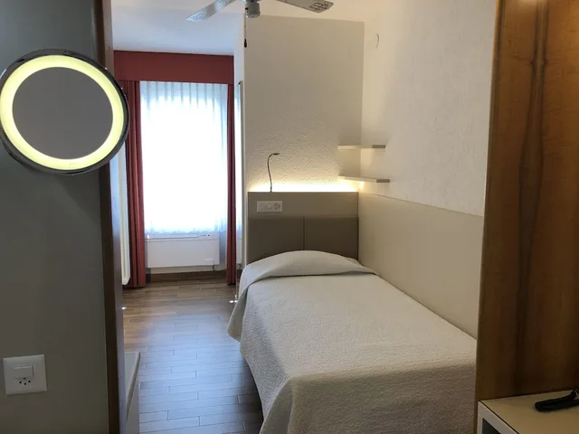 غرفة قياسية مفردة، Hotel Campione 8/11