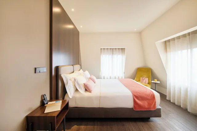 غرفة بريميوم بسرير كينج بإطلالة على المدينة، Hotel Moon and Sun Porto 2/8