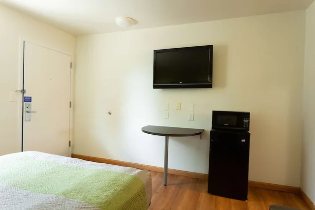 غرفة قياسية بسرير مزدوج للمدخنين، Motel6 Camp Springs, DC - South Camp Springs 3/5