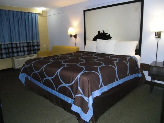 Room, King Bed, Super 8 By Wyndham Lantana West Palm Beach 9/10